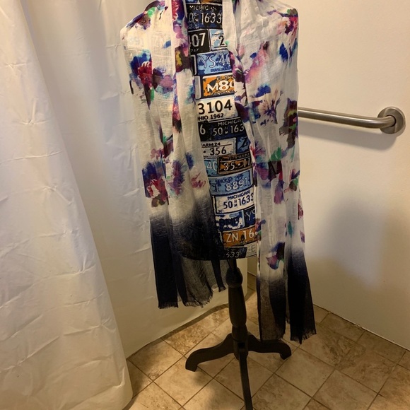 Coldwater Creek Viscose/Linen Blend Floral Print - Picture 3 of 9